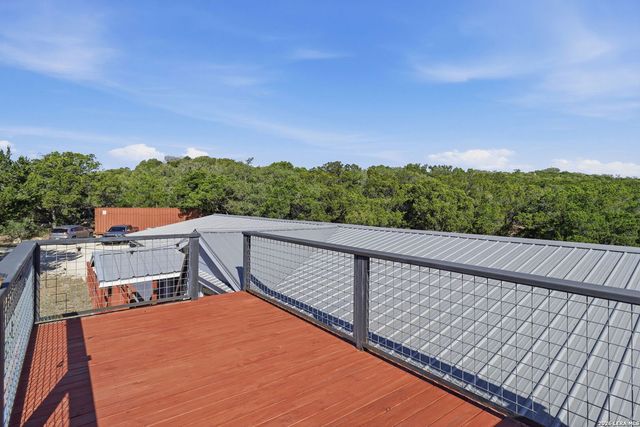 197 Lake View Dr, Lakehills, TX 78063