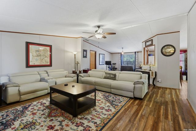 197 Lake View Dr, Lakehills, TX 78063