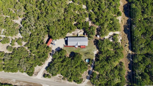 197 Lake View Dr, Lakehills, TX 78063