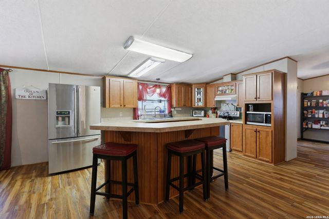 197 Lake View Dr, Lakehills, TX 78063