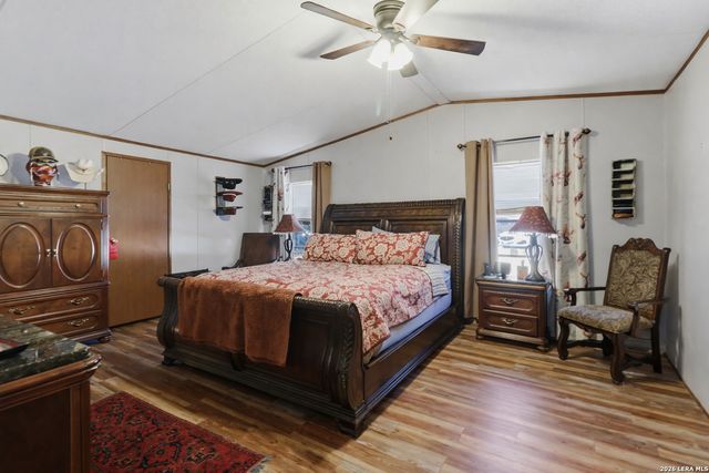 197 Lake View Dr, Lakehills, TX 78063