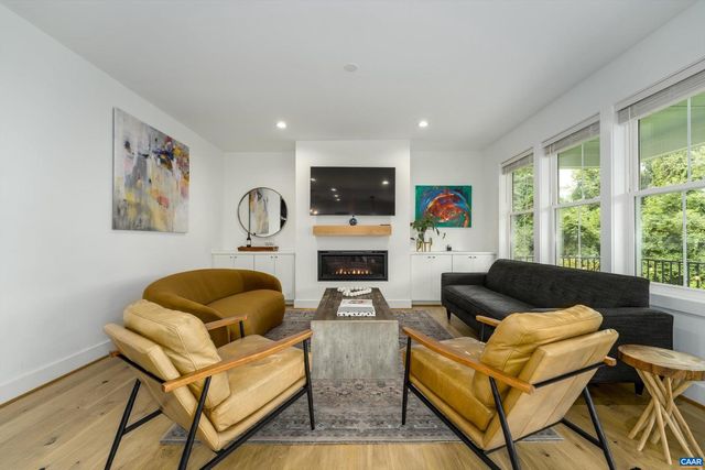 207 HARTMANS MILL RD, Charlottesville, VA 22902