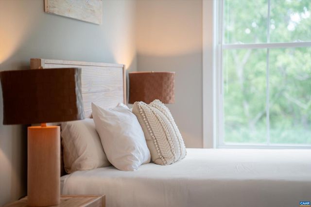 207 HARTMANS MILL RD, Charlottesville, VA 22902