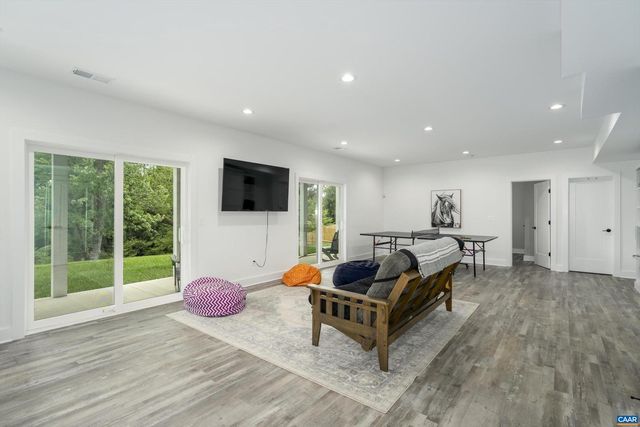 207 HARTMANS MILL RD, Charlottesville, VA 22902