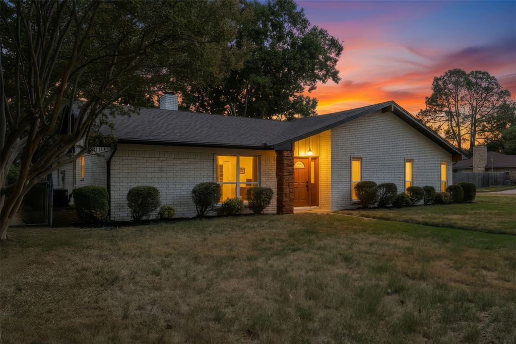 1909 Plymouth Court, Arlington, TX 76013 — exterior