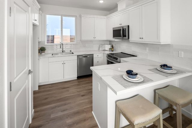 6525 Jacinto Ave, Sacramento, CA 95823