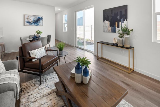 6525 Jacinto Ave, Sacramento, CA 95823