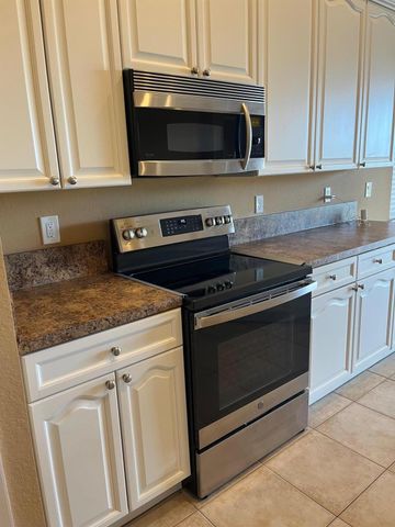 331 NW Somerset Circle, Port St Lucie, FL 34983