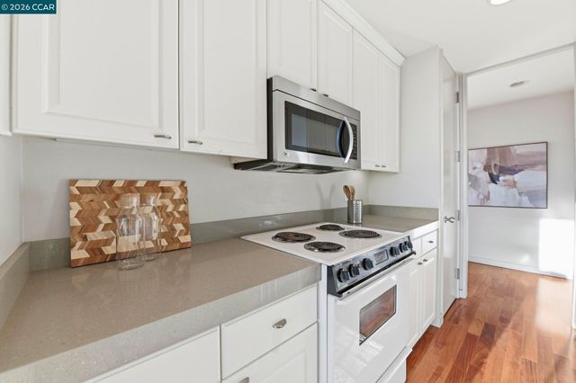 565 Bellevue Ave 1403, Oakland, CA 94610