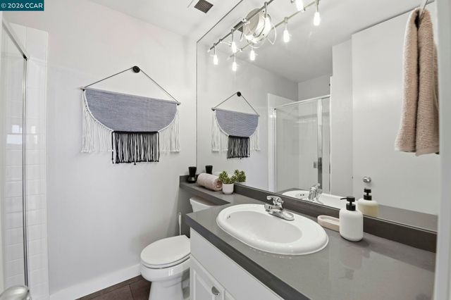 565 Bellevue Ave 1403, Oakland, CA 94610