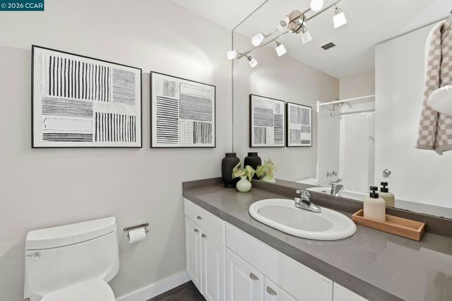 565 Bellevue Ave 1403, Oakland, CA 94610