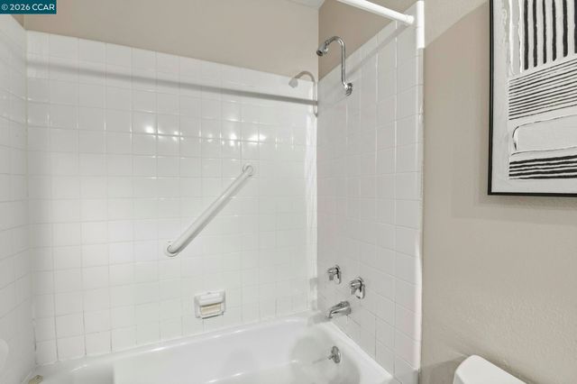 565 Bellevue Ave 1403, Oakland, CA 94610