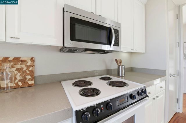 565 Bellevue Ave 1403, Oakland, CA 94610