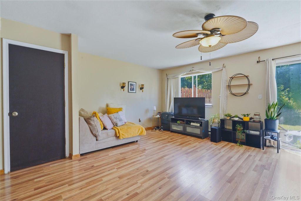 31 Roundtree Court, Beacon, NY 12508 — photo 4