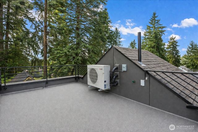 10744 Interlake Avenue N, Seattle, WA 98133