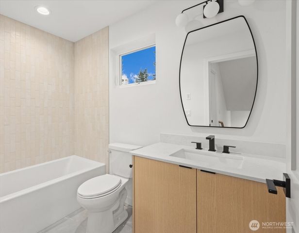 10744 Interlake Avenue N, Seattle, WA 98133