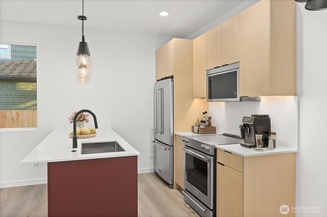 10744 Interlake Avenue N, Seattle, WA 98133