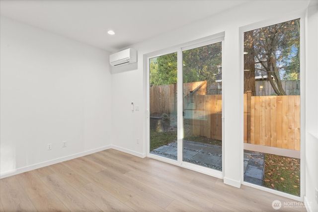 10744 Interlake Avenue N, Seattle, WA 98133