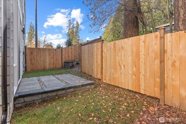 10744 Interlake Avenue N, Seattle, WA 98133
