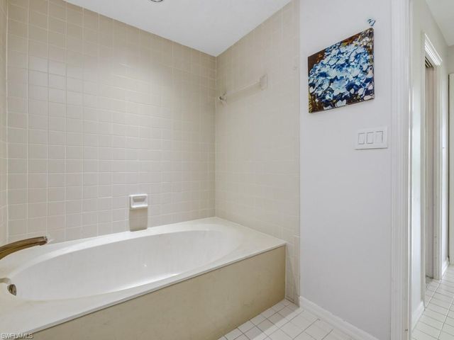 82 Cypress View DR, Naples, FL 34113