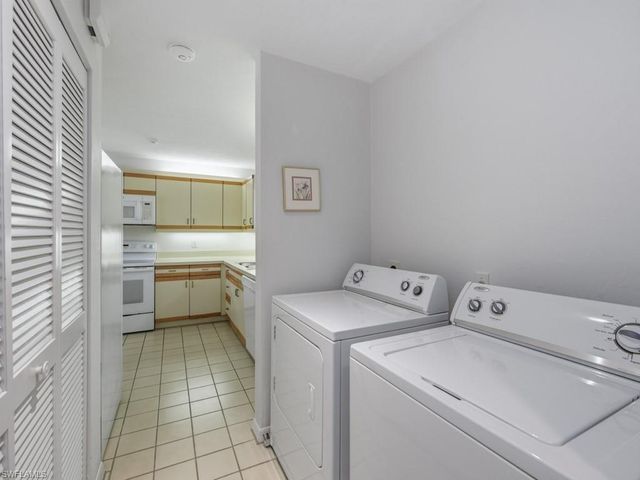 82 Cypress View DR, Naples, FL 34113