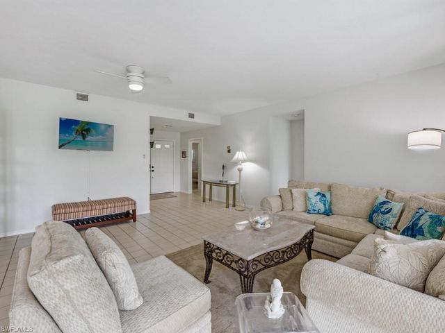 82 Cypress View DR, Naples, FL 34113