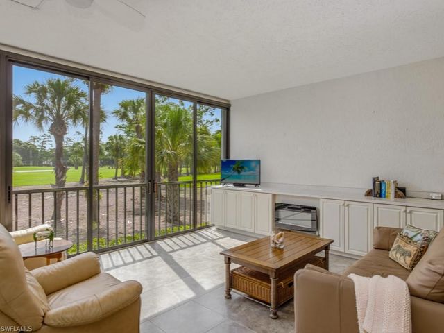 82 Cypress View DR, Naples, FL 34113