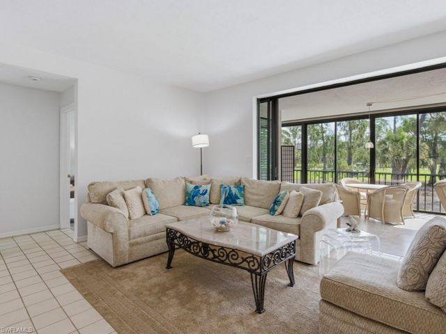 82 Cypress View DR, Naples, FL 34113