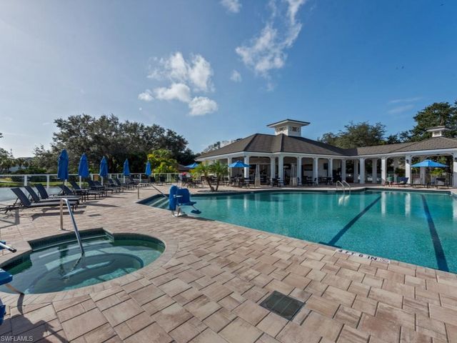 82 Cypress View DR, Naples, FL 34113