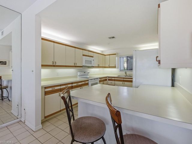 82 Cypress View DR, Naples, FL 34113