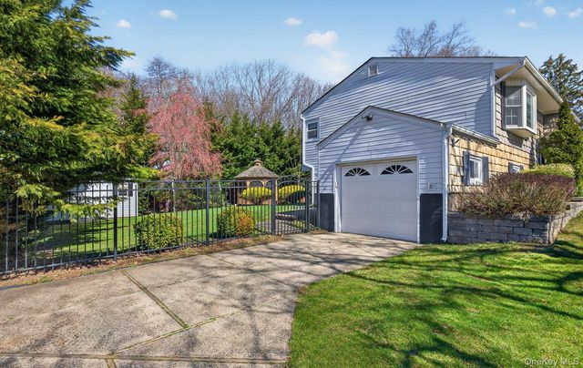 7 Phyllis Drive, East Northport, NY 11731