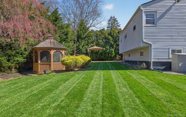 7 Phyllis Drive, East Northport, NY 11731