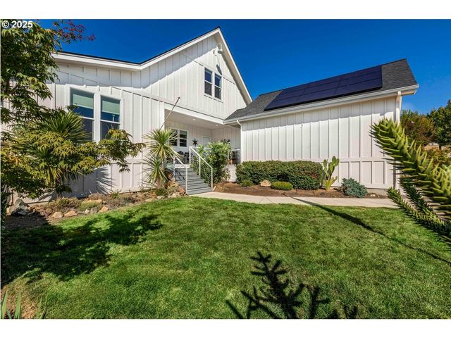 565 WHITNEY Ter, Medford, OR 97504