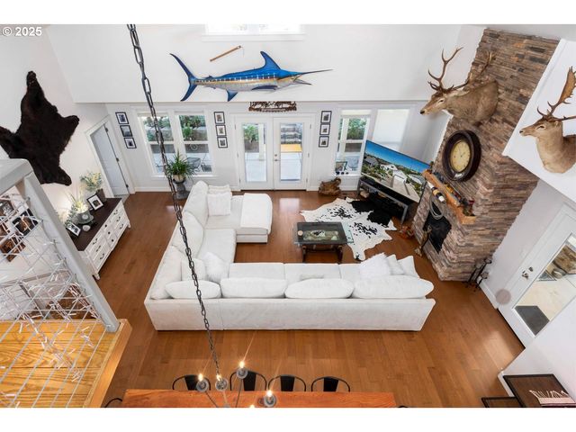 565 WHITNEY Ter, Medford, OR 97504