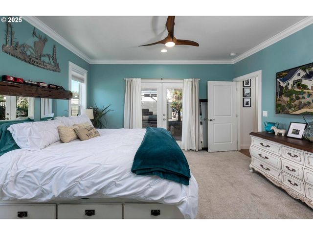 565 WHITNEY Ter, Medford, OR 97504