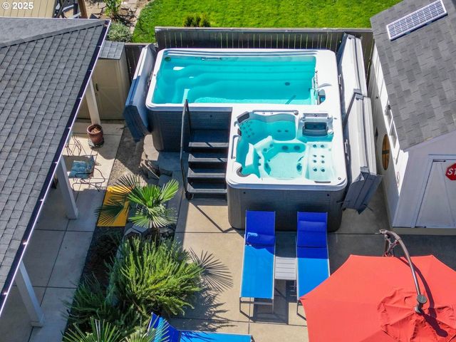 565 WHITNEY Ter, Medford, OR 97504