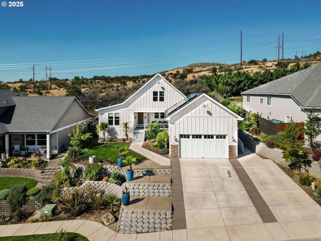 565 WHITNEY Ter, Medford, OR 97504