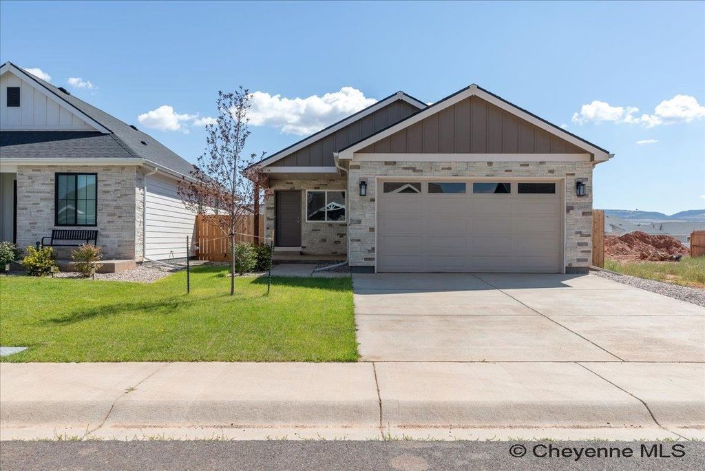 1821 PAINTED HORSE TRL, Laramie, WY 82070