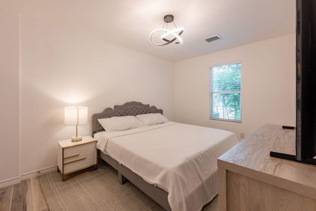 4805 Southwind Street, Houston, TX 77033