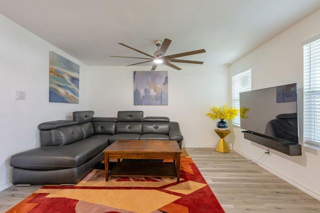 4805 Southwind Street, Houston, TX 77033