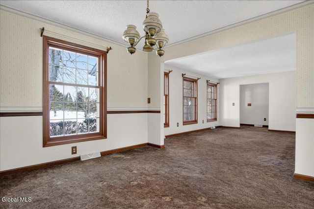 42 Vosburgh Road, Halfmoon, NY 12118