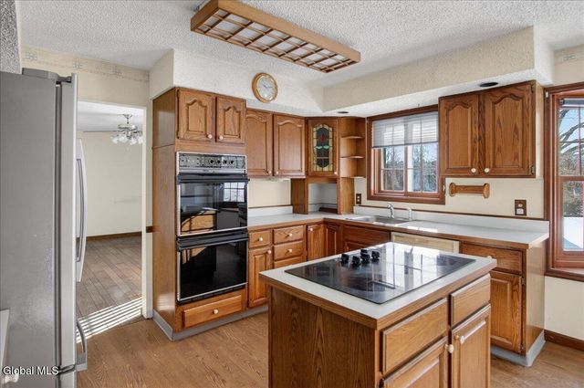 42 Vosburgh Road, Halfmoon, NY 12118