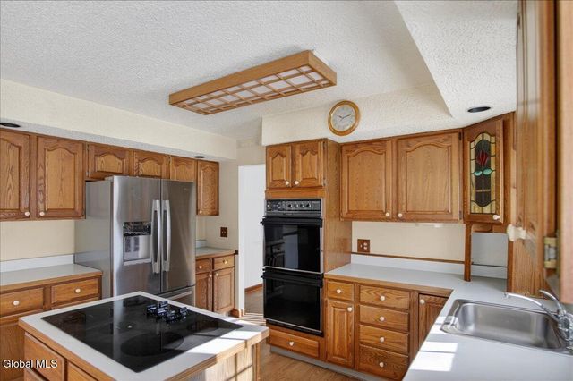 42 Vosburgh Road, Halfmoon, NY 12118