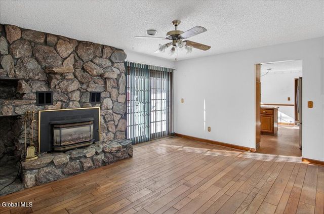 42 Vosburgh Road, Halfmoon, NY 12118