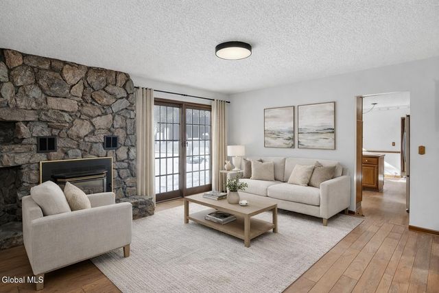 42 Vosburgh Road, Halfmoon, NY 12118