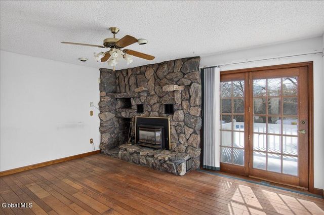 42 Vosburgh Road, Halfmoon, NY 12118