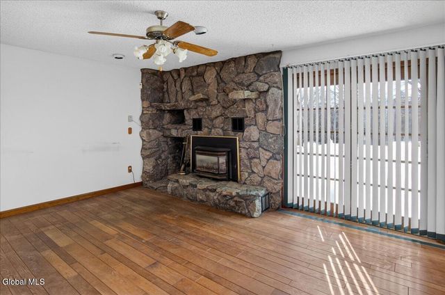 42 Vosburgh Road, Halfmoon, NY 12118