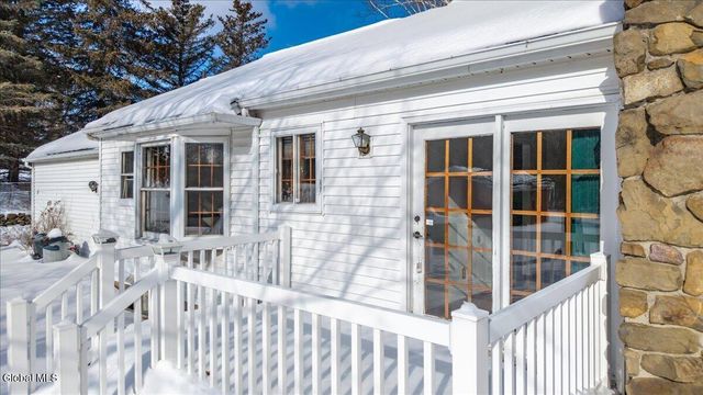 42 Vosburgh Road, Halfmoon, NY 12118