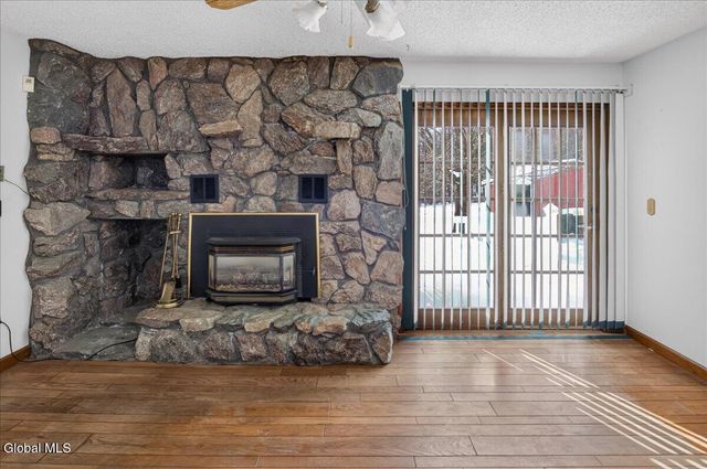 42 Vosburgh Road, Halfmoon, NY 12118