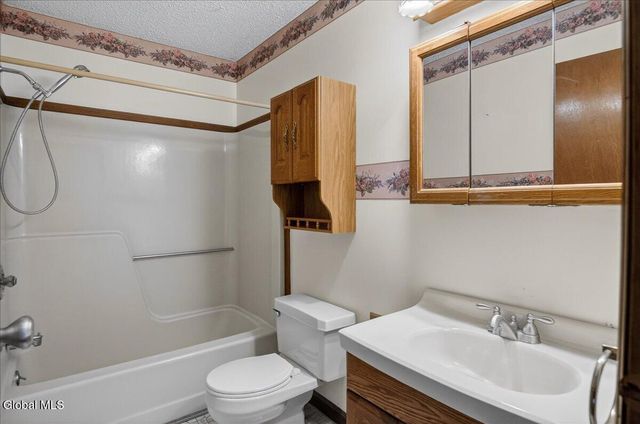 42 Vosburgh Road, Halfmoon, NY 12118